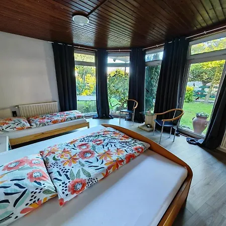 Quiet Little House With Seperate Entrance