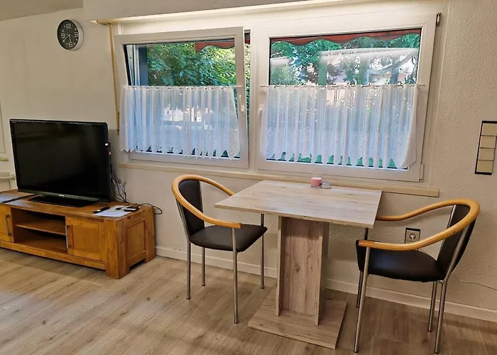 Quiet Little House With Seperate Entrance 公寓 *