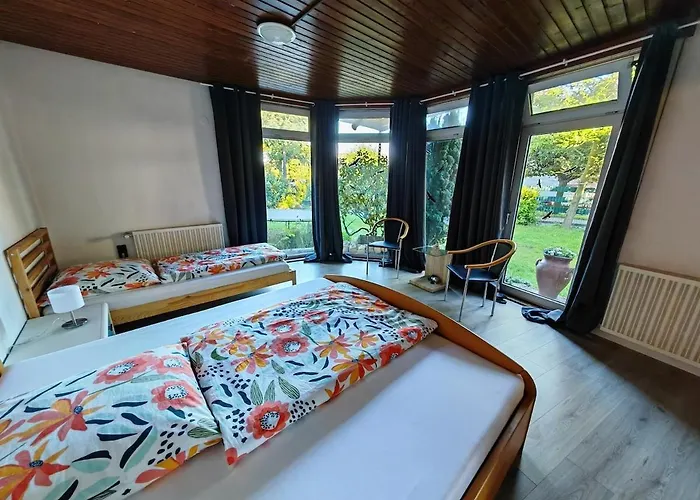 Quiet Little House With Seperate Entrance