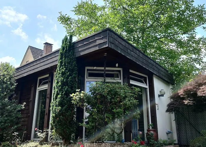 Quiet Little House With Seperate Entrance